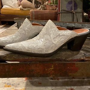 Donald Pliner Mules